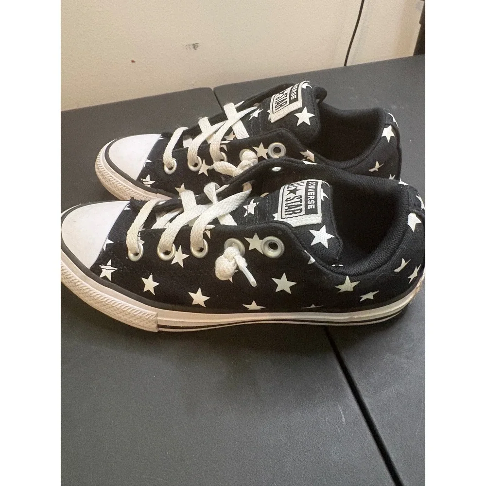 Converse Chuck Taylor All Star Low Top Black White Star Print Youth Size 2 Shoe